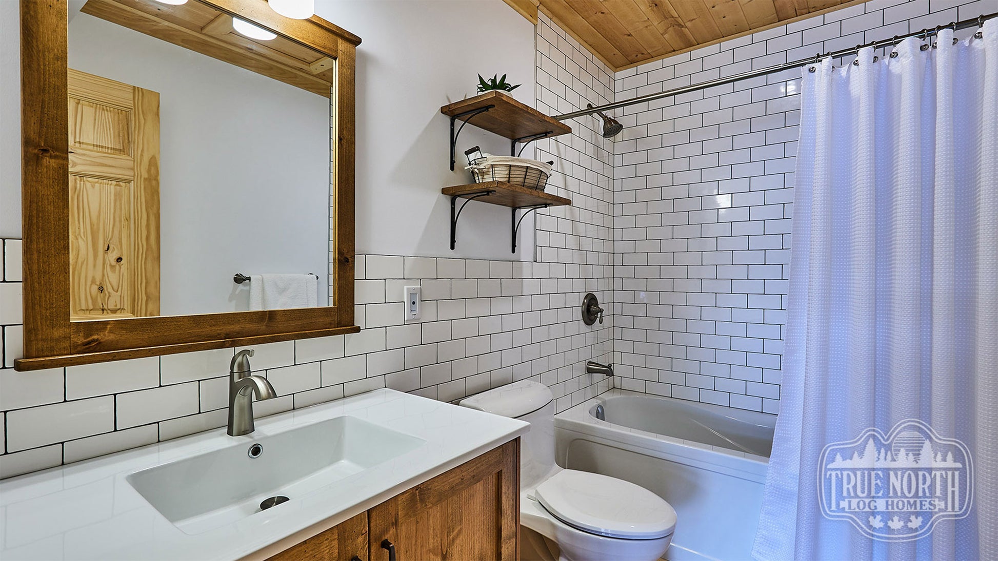Arrowhead two-storey Canadian log home with cathedral ceilings and floor-to-ceiling windows - Bathroom