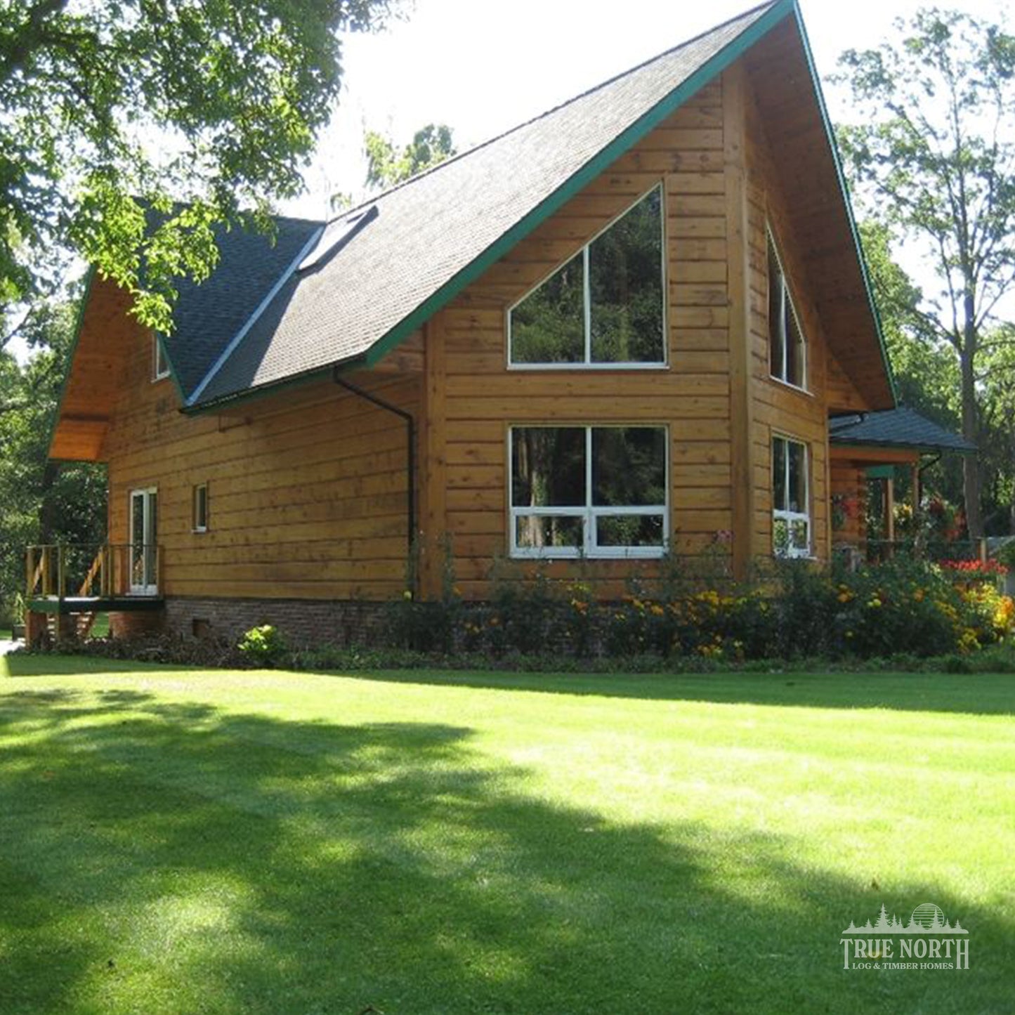 Norfolk luxury Canadian log home set within a woodland setting in Norfolk - Side View